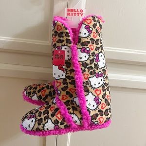 🎀NWT Official Hello Kitty Sanrio Fuzzy Indoor Boots🎀
